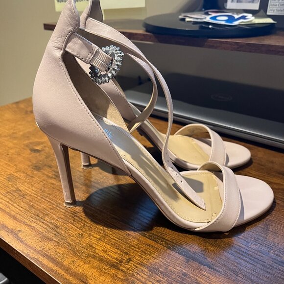 Michael Kors Viola Sandal - Picture 2 of 7